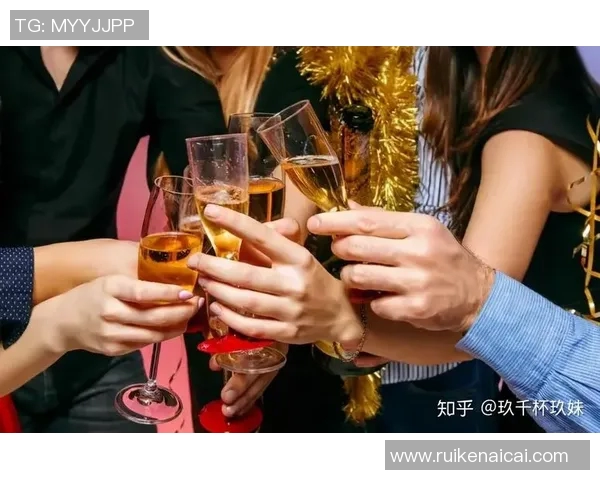 足球明星们的酒桌故事揭秘谁是爱喝酒的球场传奇